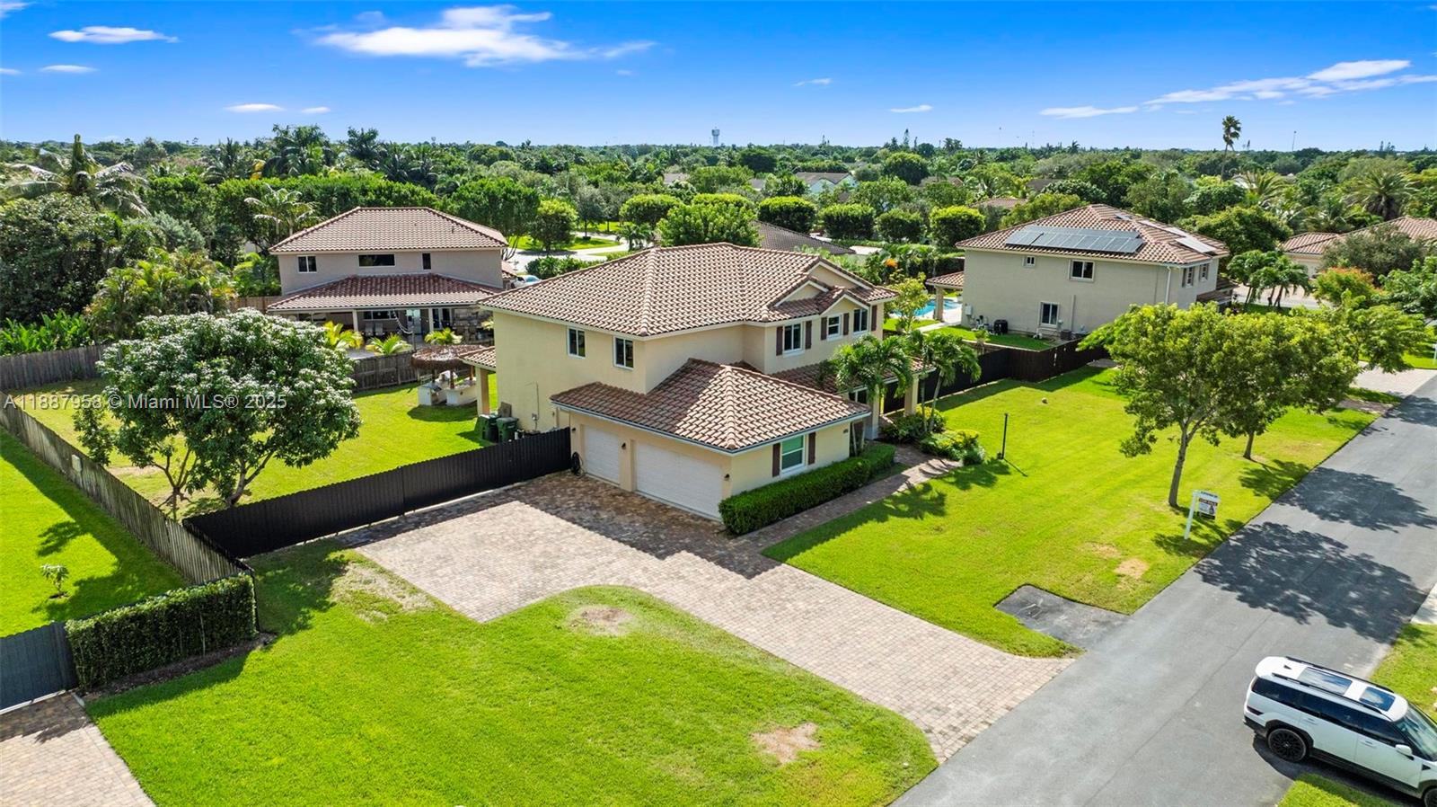 REDLAND REEF - Residential