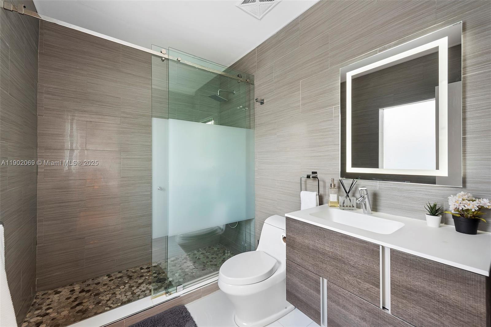 NORMANDY GOLF COURSE - Residential Lease