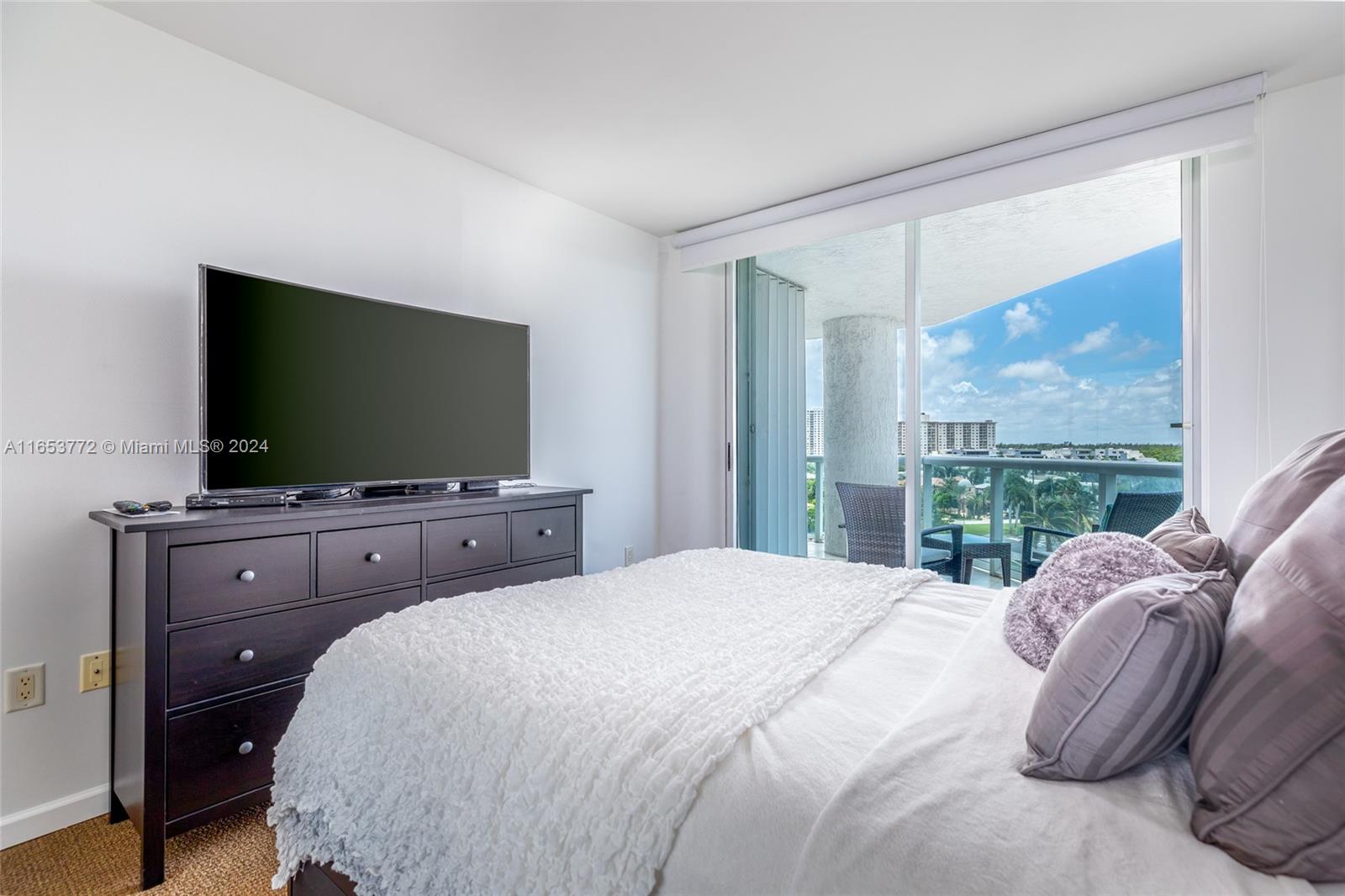 OCEANIA V CONDO - Residential