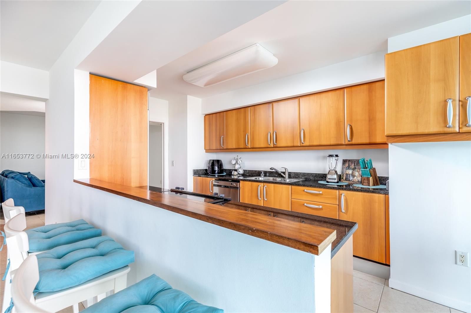 OCEANIA V CONDO - Residential