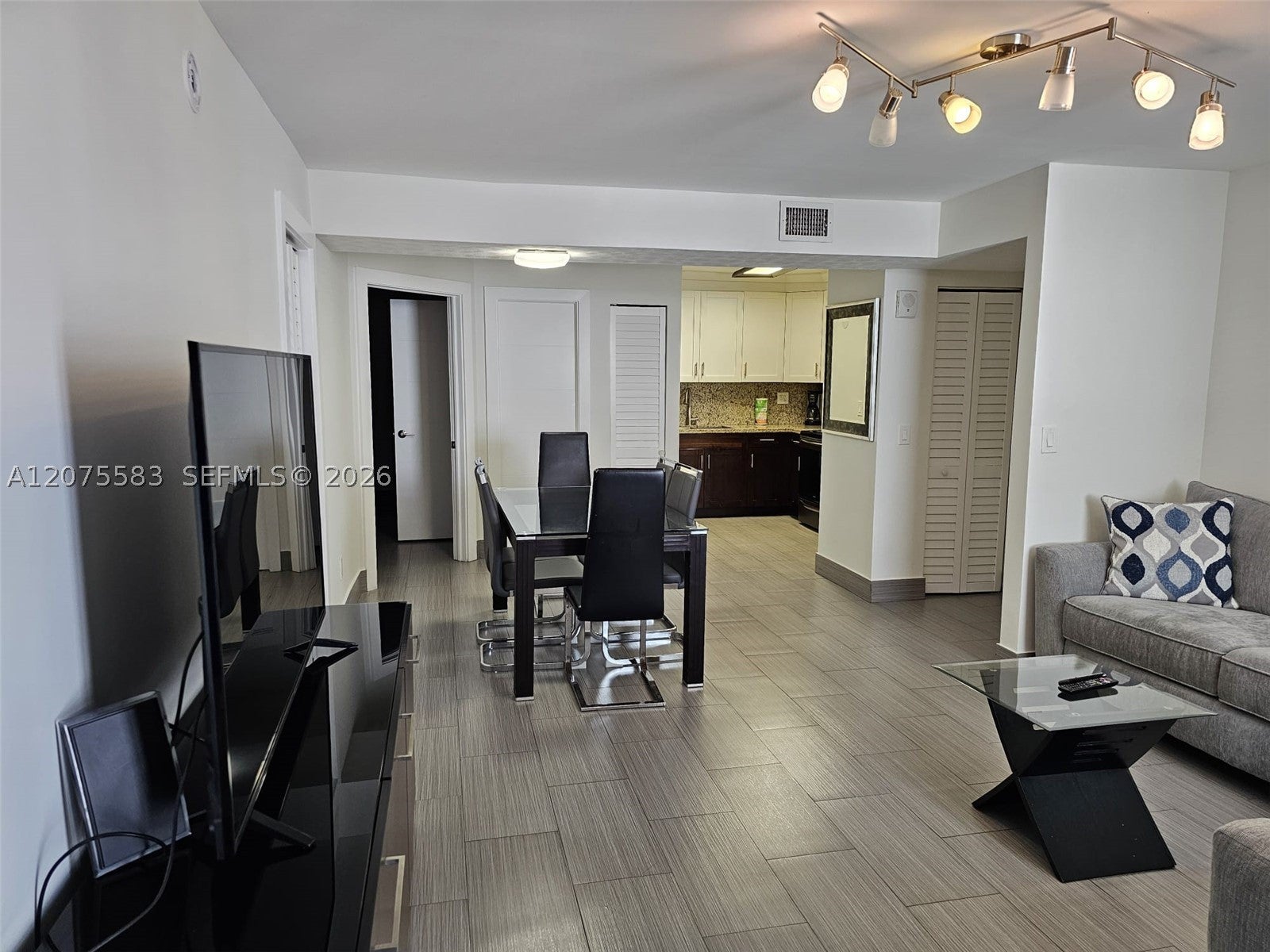 3605 Indian Creek Dr 404