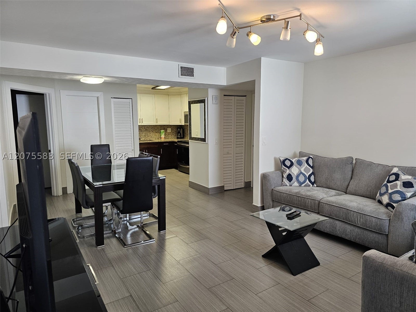 3605 Indian Creek Dr 404