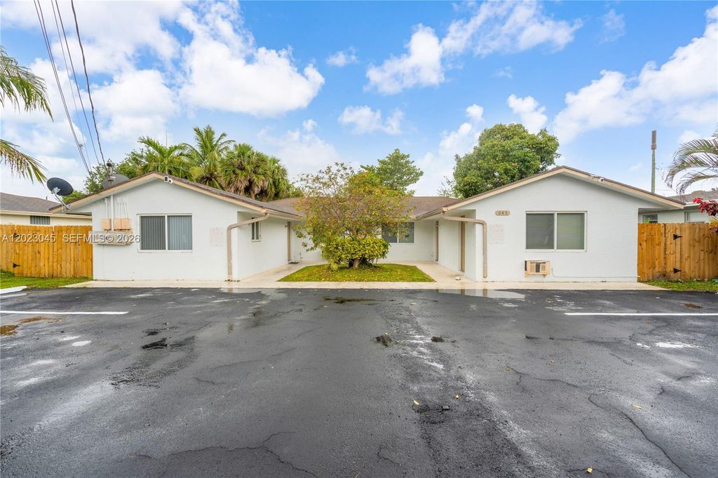 Photo of 645 NW 15th Ave #1-4, Fort Lauderdale, FL 33311 (MLS # A12023045)