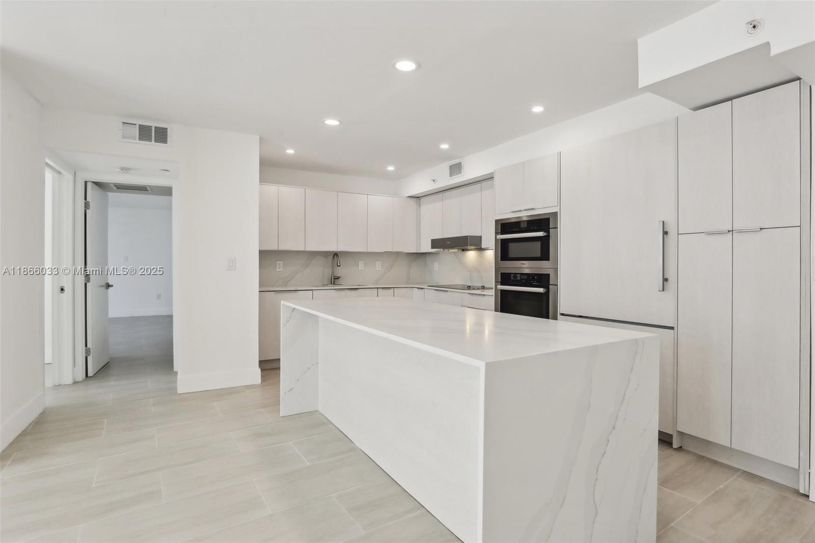 9 Island Ave 1209