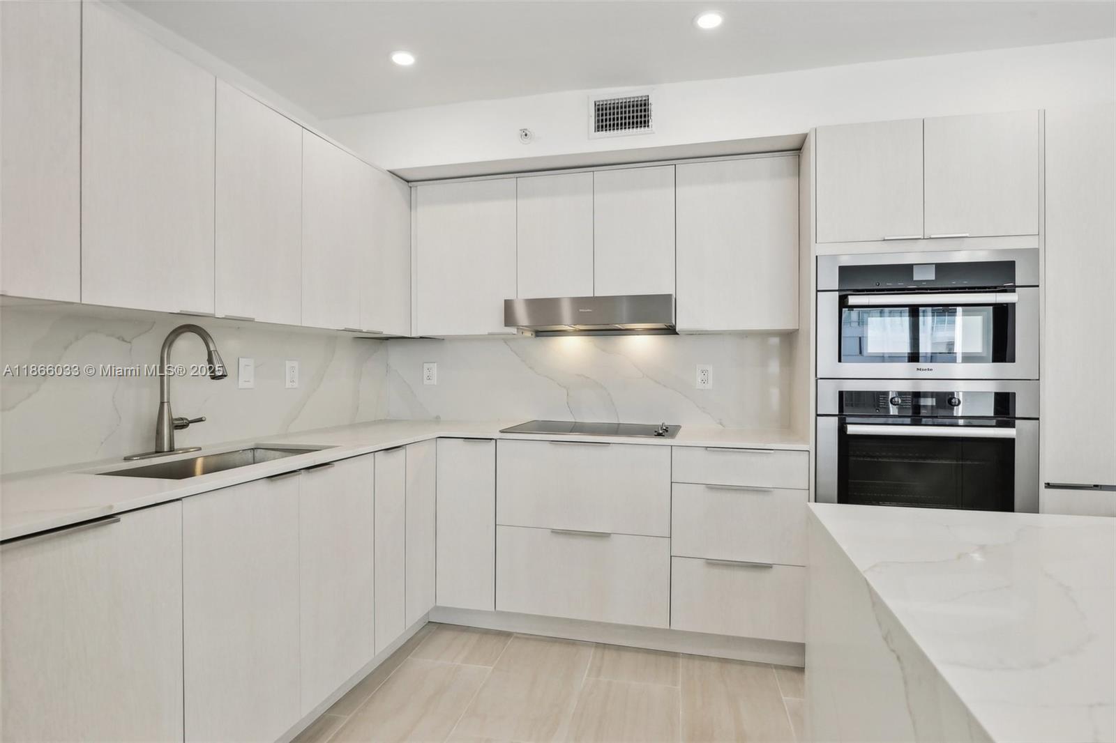 9 Island Ave 1209