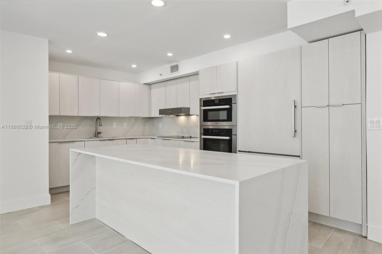9 Island Ave 1209