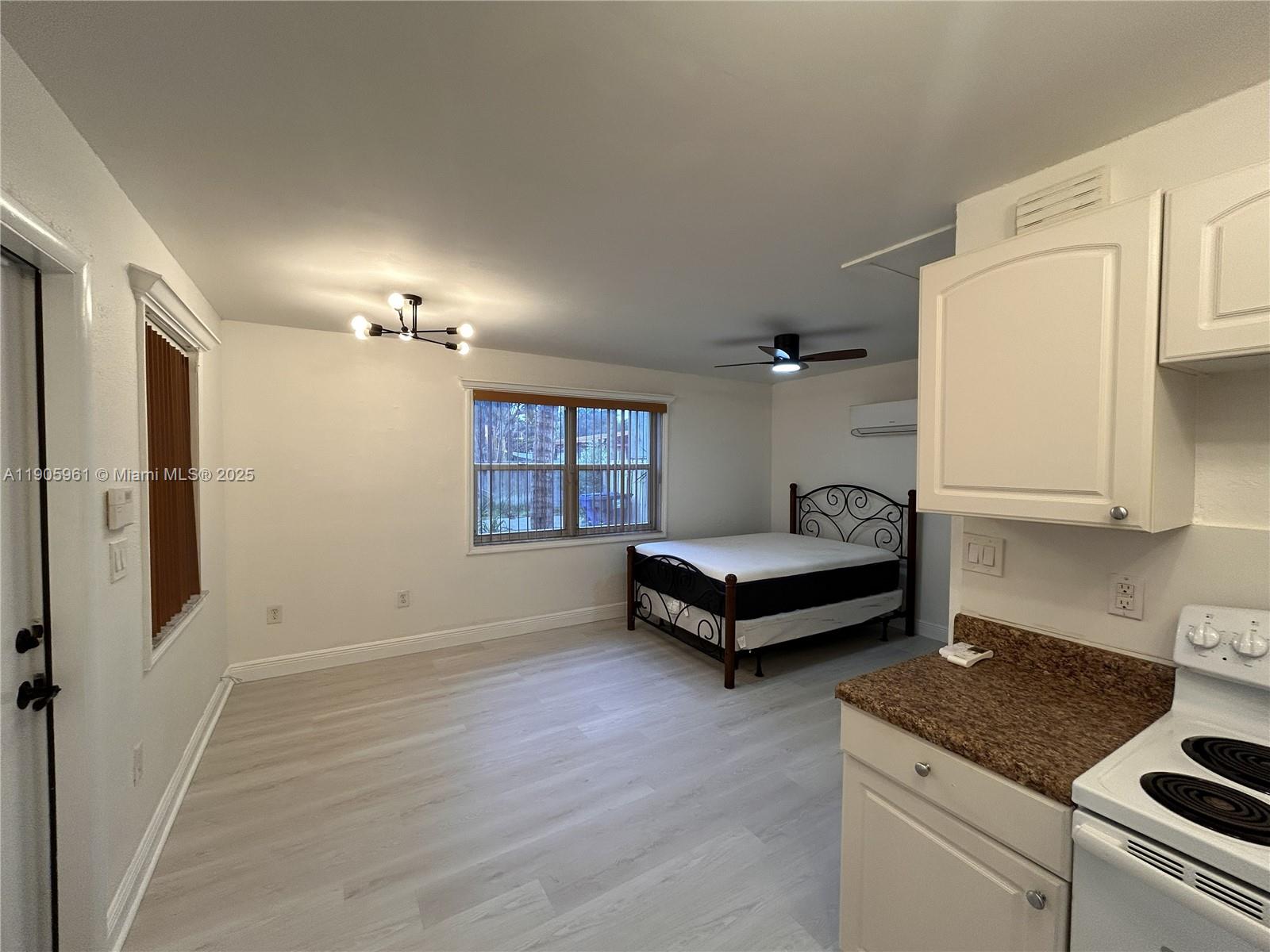 HOLLYWOOD - Residential Lease