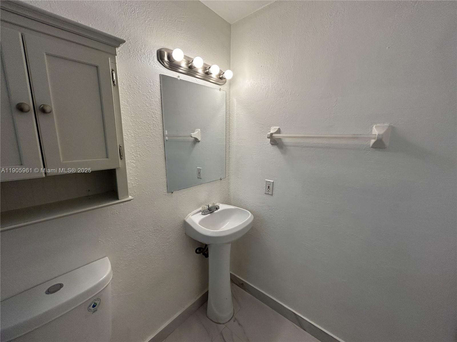 HOLLYWOOD - Residential Lease