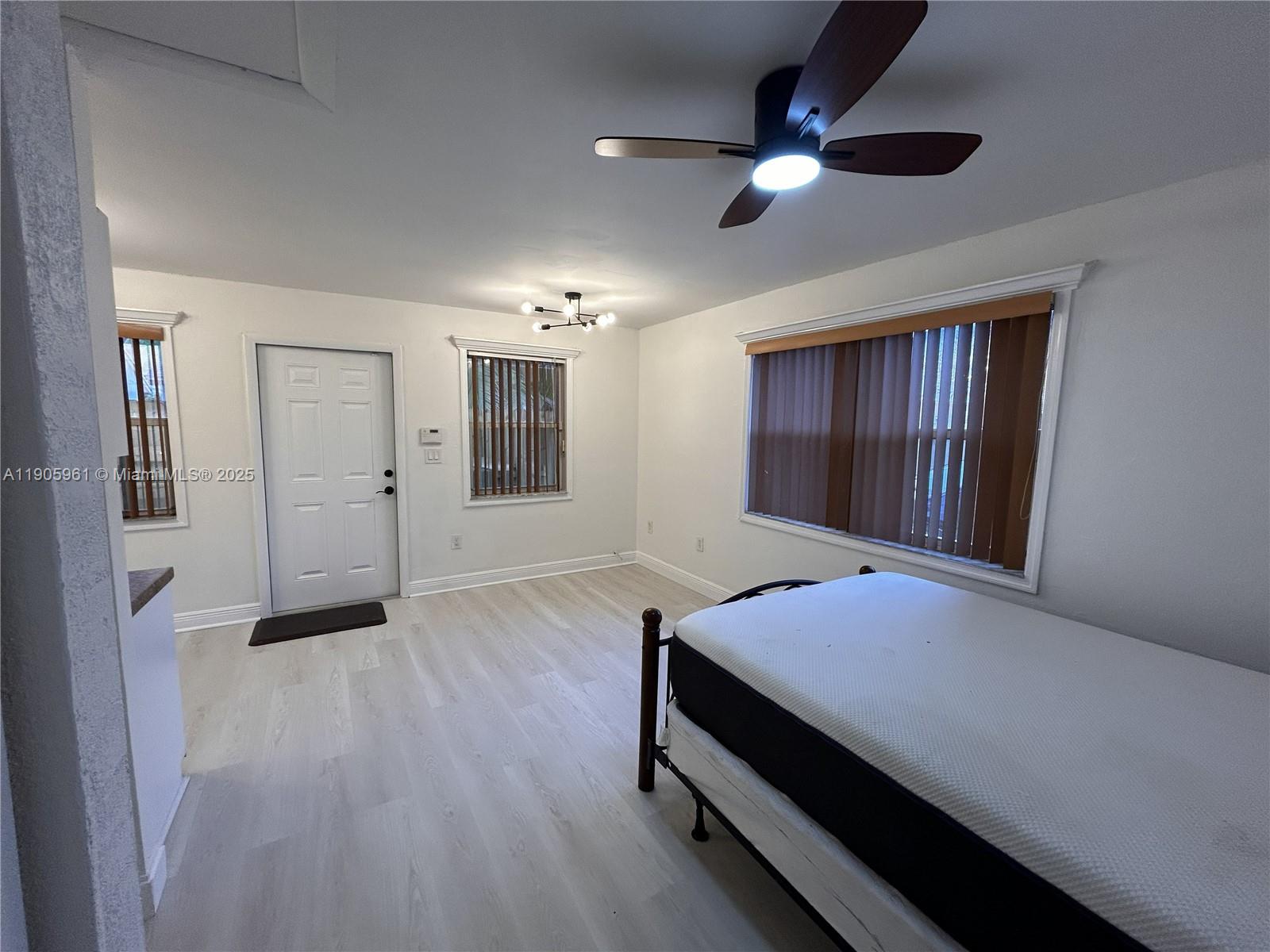 HOLLYWOOD - Residential Lease