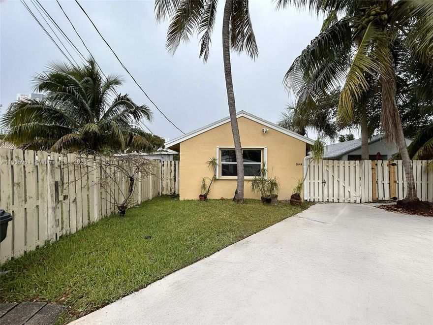 Charming private cottage in one of Hollywood’s most desirable locations! Just 2 blocks from Jefferson Park with tennis, basketball, and pickleball courts, 4 blocks from scenic South Lake, and only 6 minutes to the iconic Hollywood Beach Boardwalk. Stroll to Young Circle, downtown shops, and top restaurants, or catch the $2 Hollywood Shuttle to the beach, Publix, and local parks. This efficiency-style guest house features a full bath, kitchenette, washer and dryer, and a private entrance with patio. Rent includes electric, water, cable, and one parking space. Enjoy seamless move-in and the best of Hollywood living!