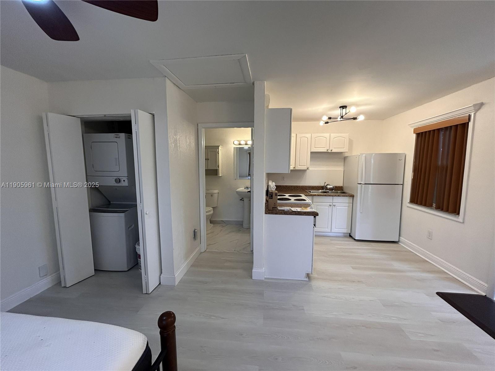 HOLLYWOOD - Residential Lease