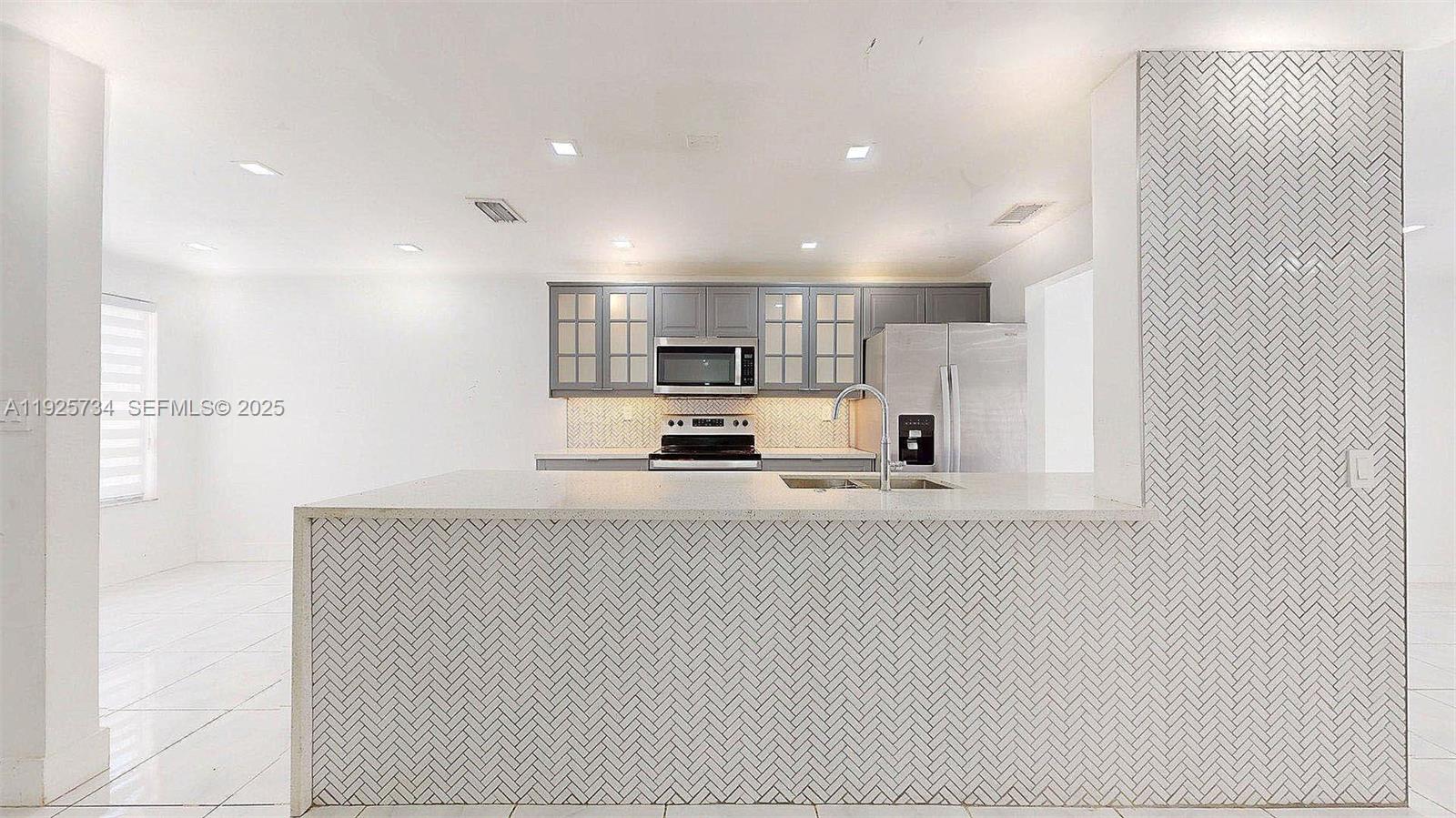 TOWNHOUSES AT JACARANDA C - Residential Lease