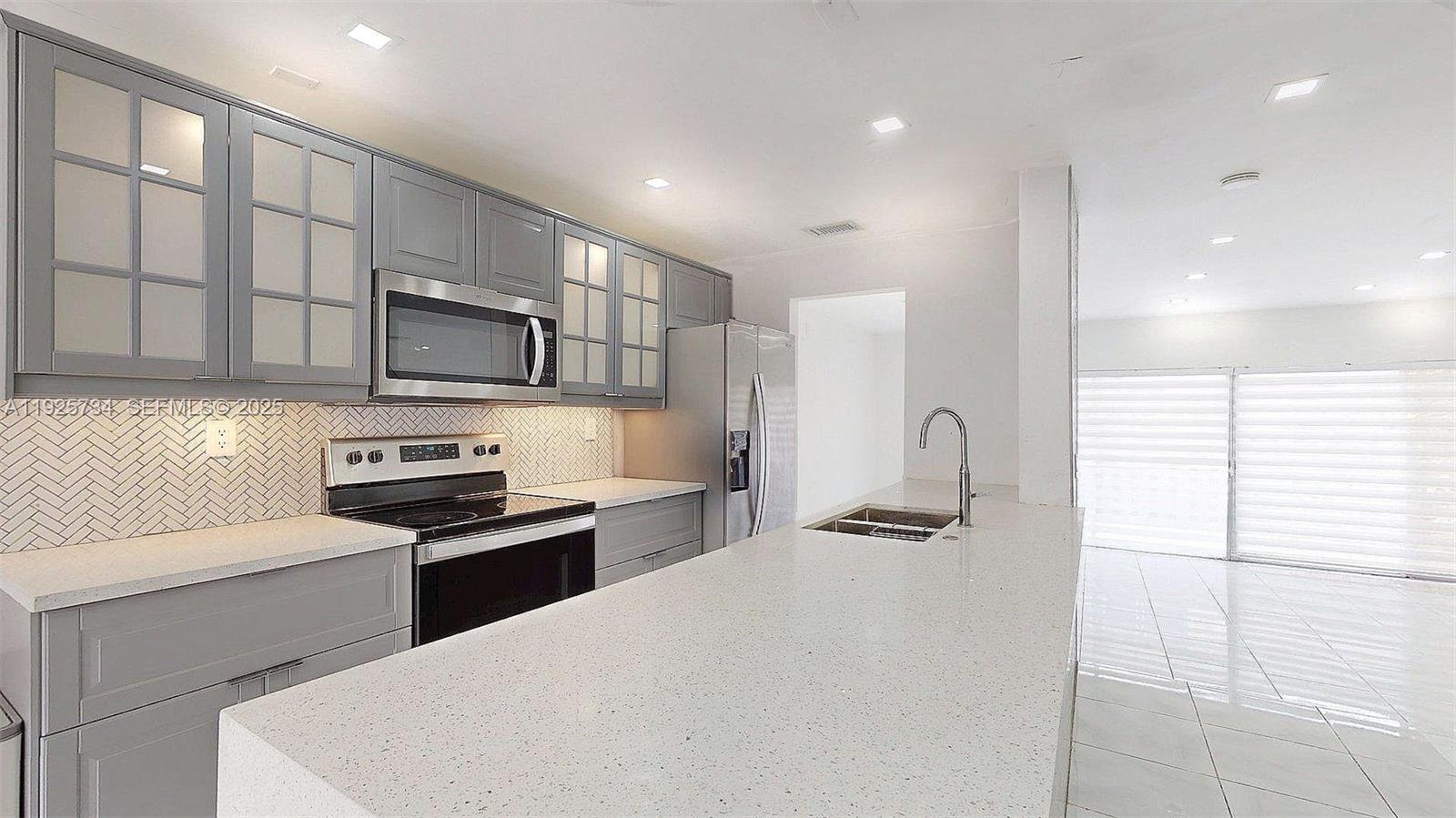 TOWNHOUSES AT JACARANDA C - Residential Lease