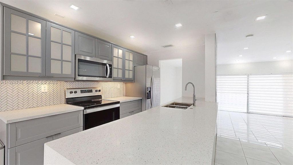 Photo of 8212 NW 8th Pl #2, Plantation, FL 33324 (MLS # A11925734)