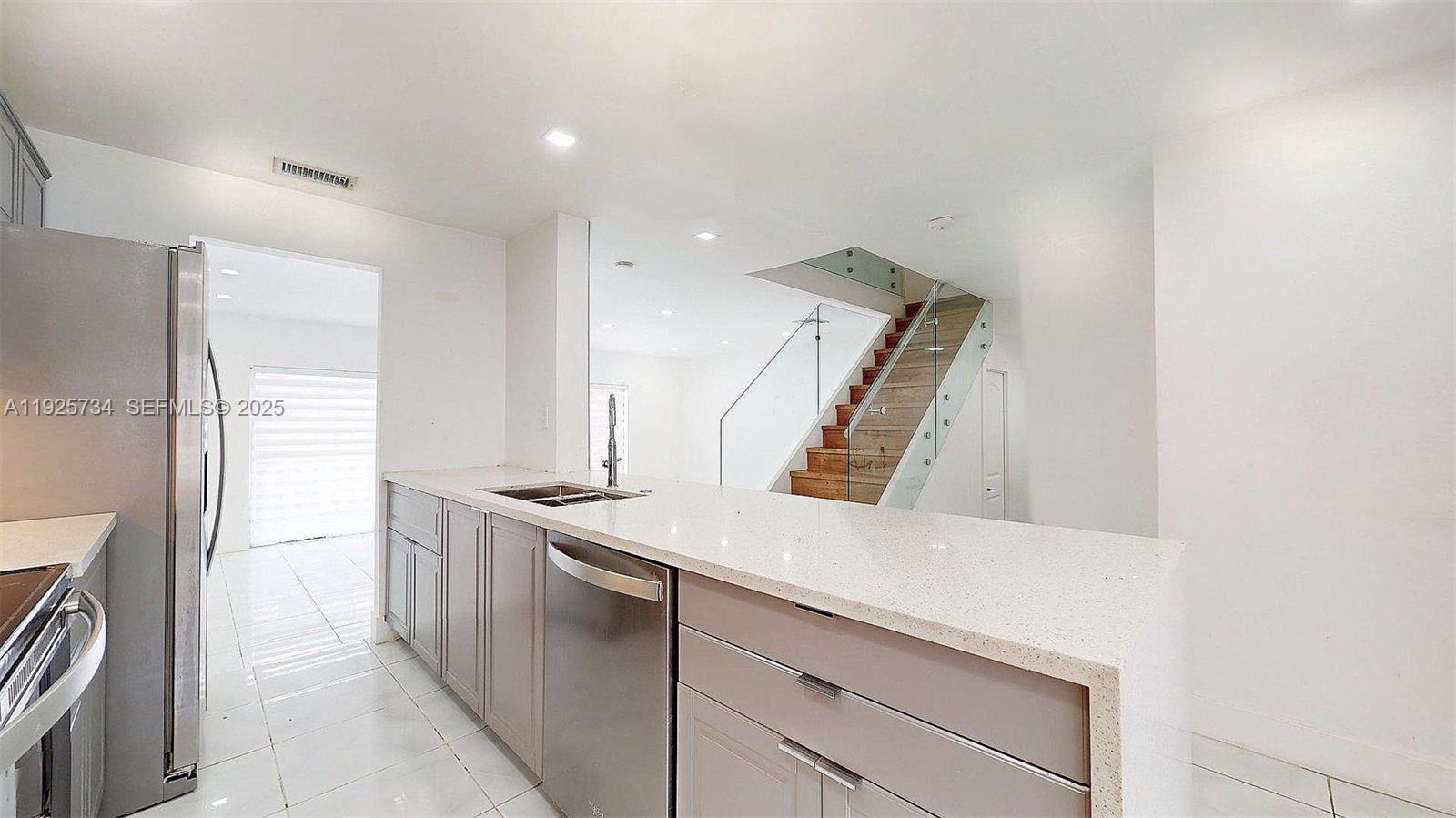 TOWNHOUSES AT JACARANDA C - Residential Lease