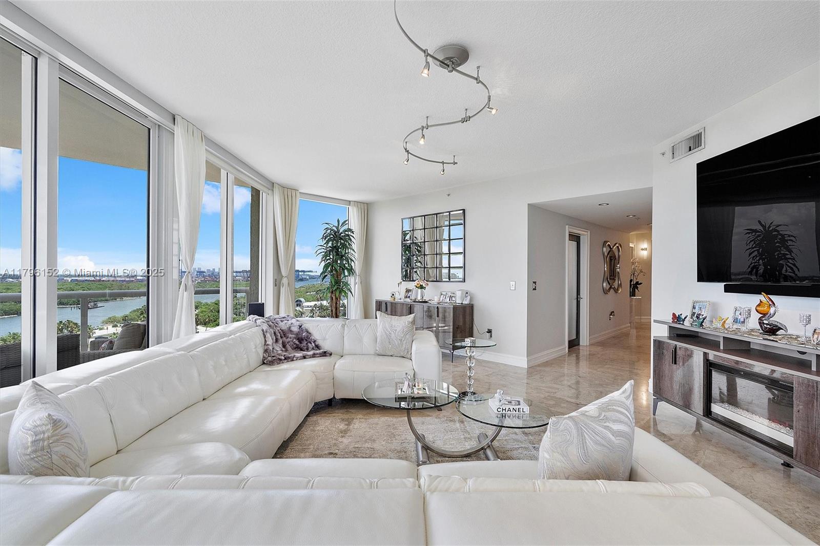 RENAISSANCE ON THE OCEAN - Residential