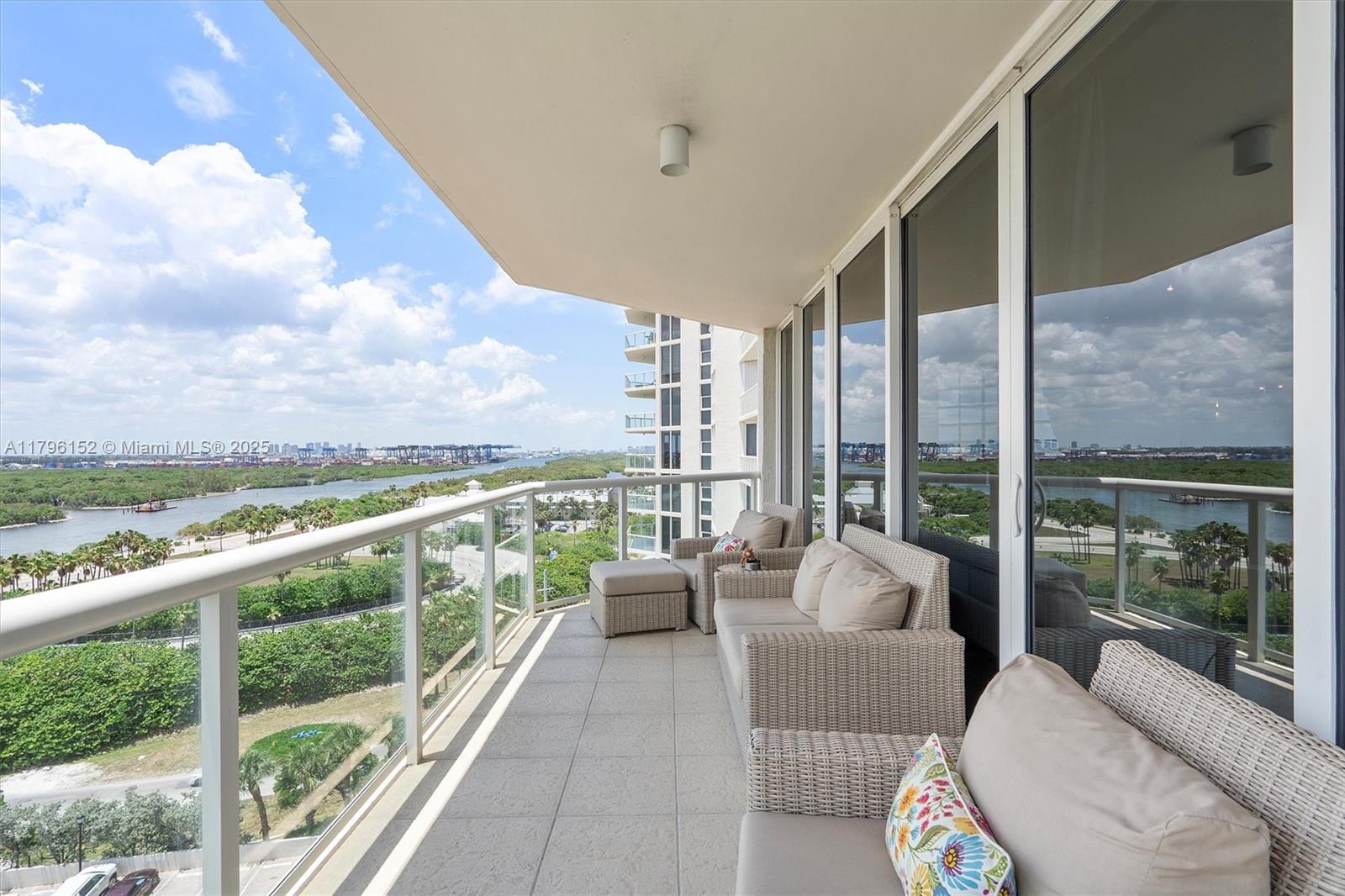 RENAISSANCE ON THE OCEAN - Residential
