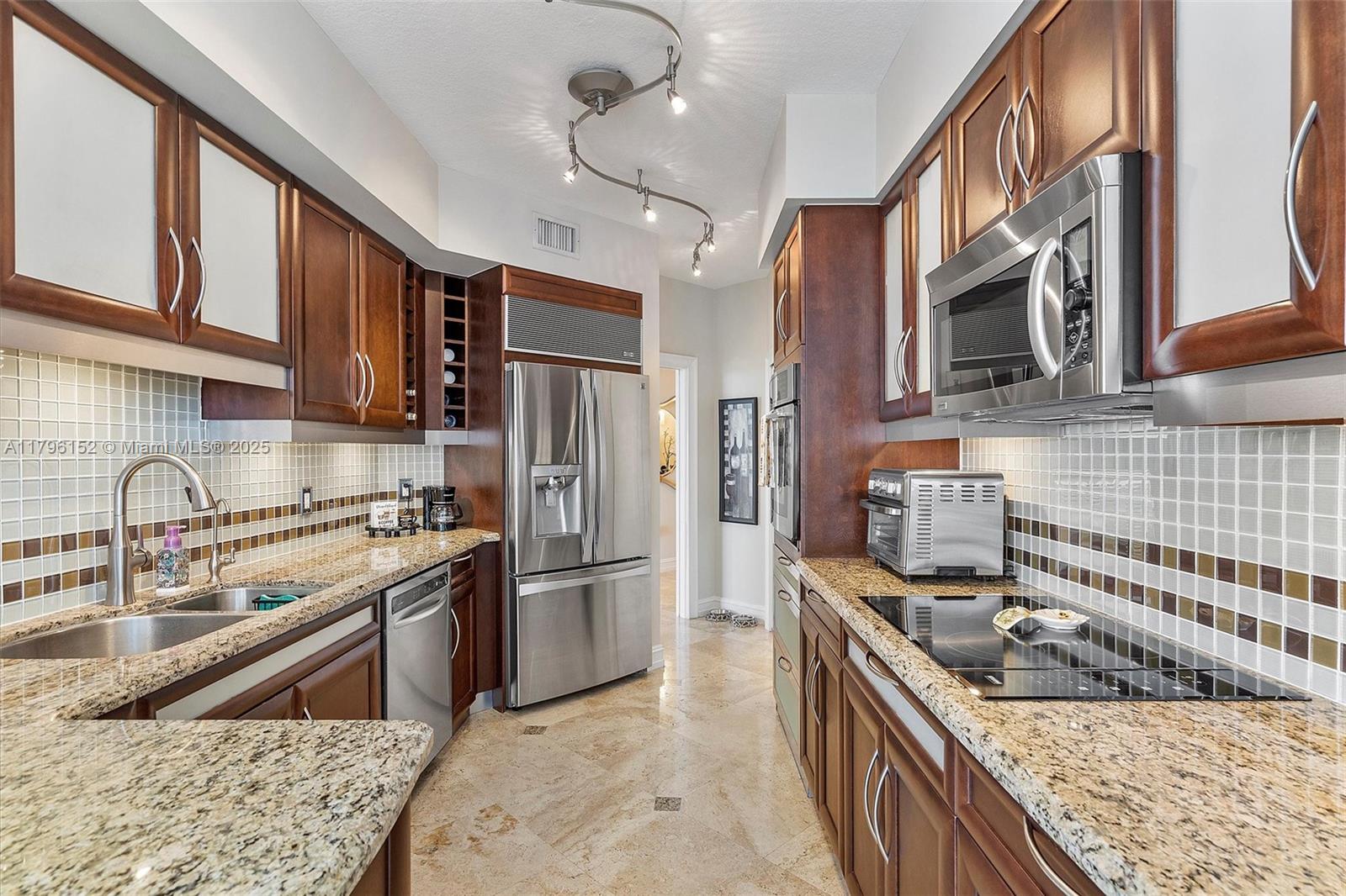 RENAISSANCE ON THE OCEAN - Residential