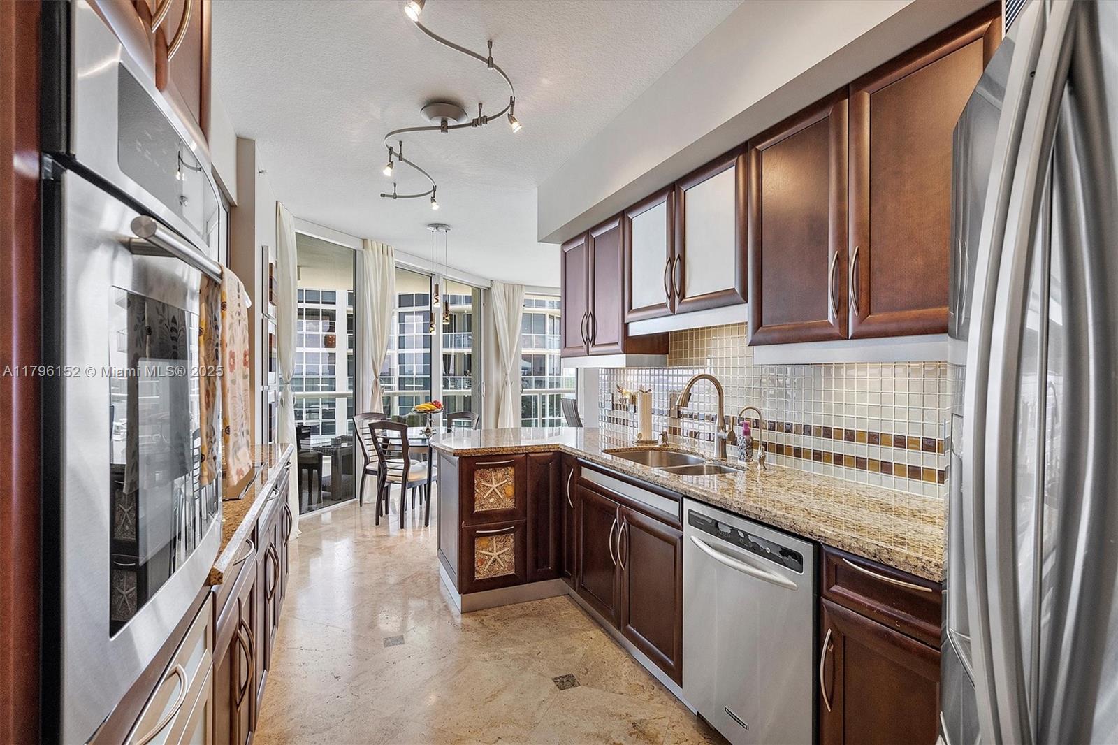 RENAISSANCE ON THE OCEAN - Residential