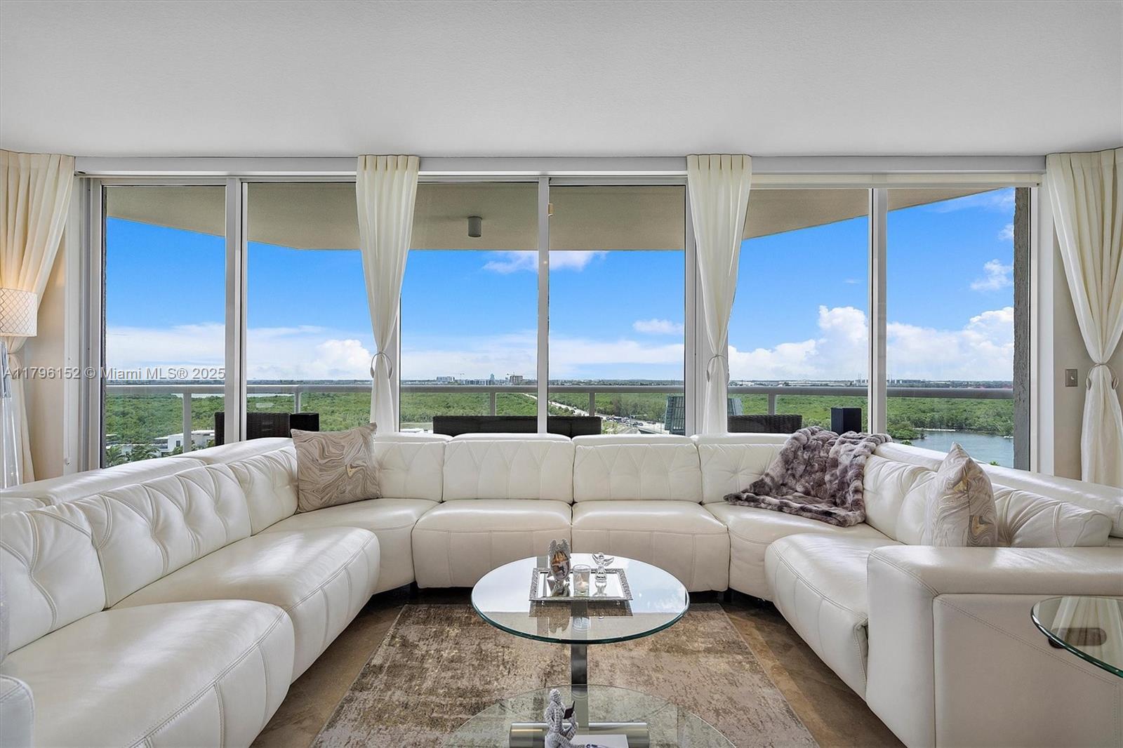 RENAISSANCE ON THE OCEAN - Residential
