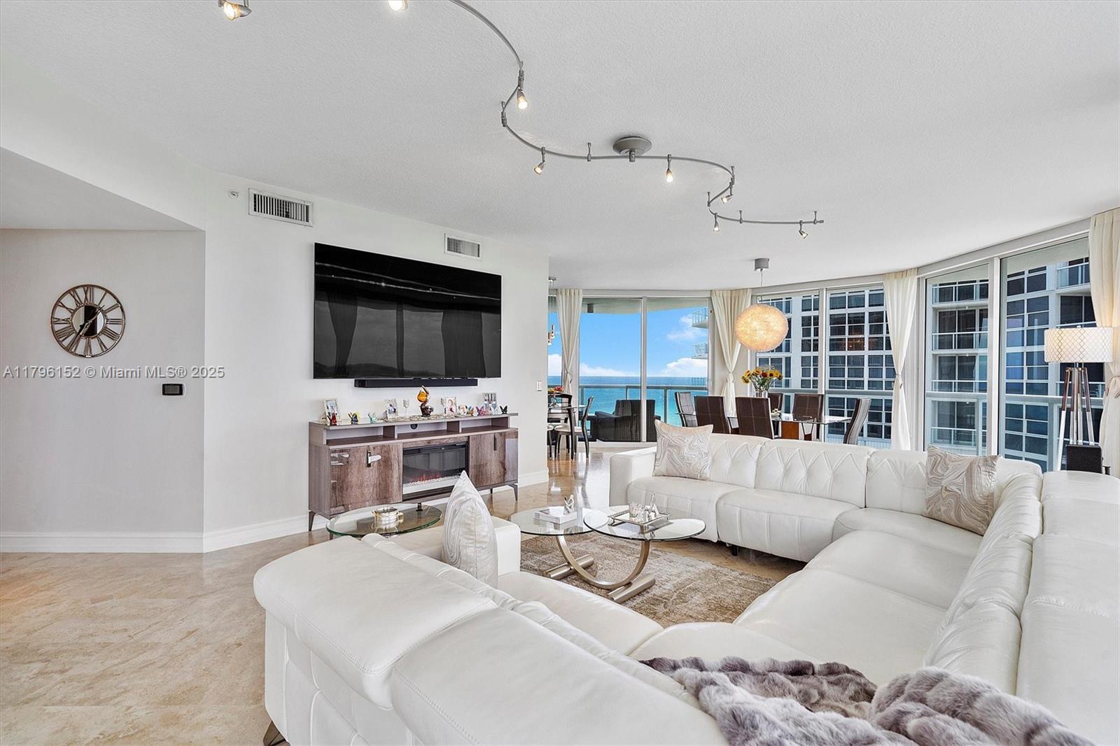 RENAISSANCE ON THE OCEAN - Residential