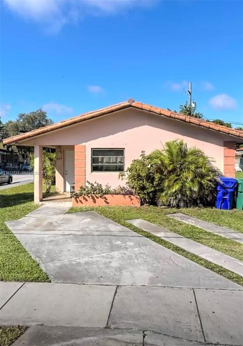 Photo of 960 SW 13th Ct, Miami, FL 33135 (MLS # A11977731)