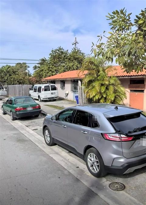 Tiny photo for 960 SW 13th Ct, Miami, FL 33135 (MLS # A11977731)