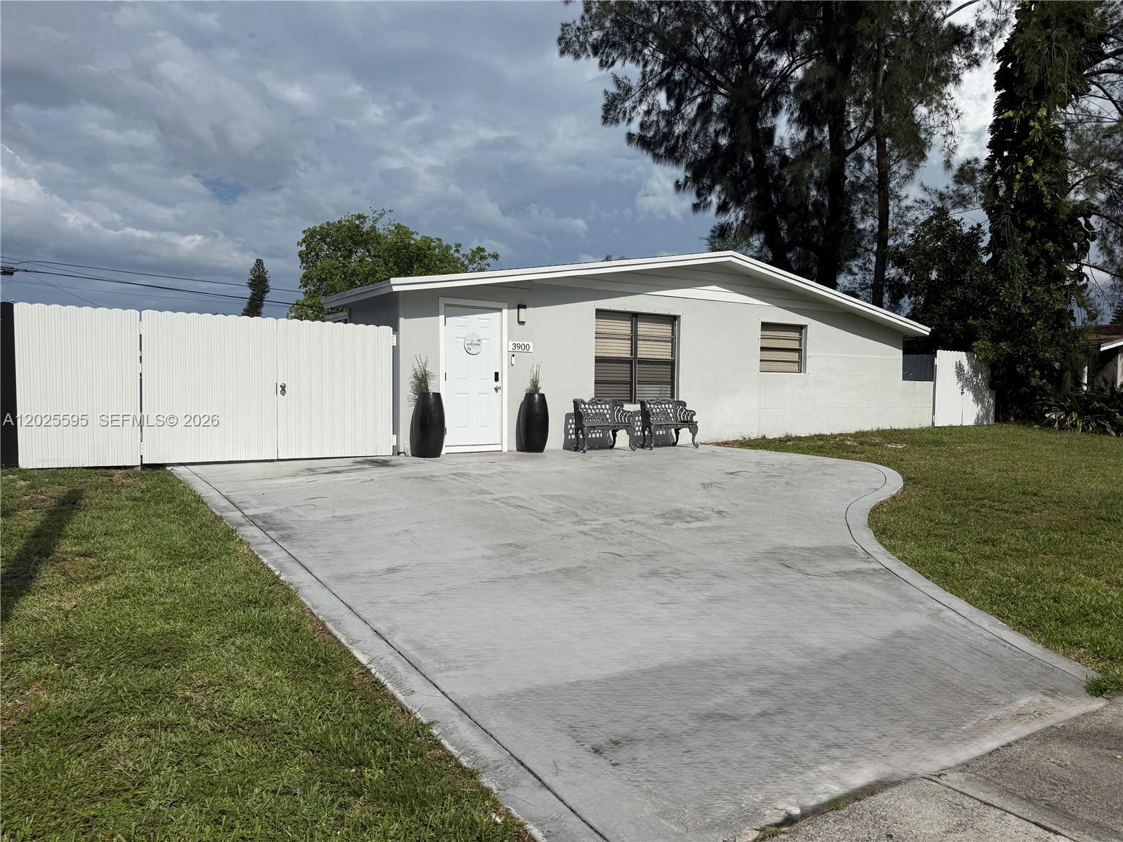 3900 SW 60th Ave