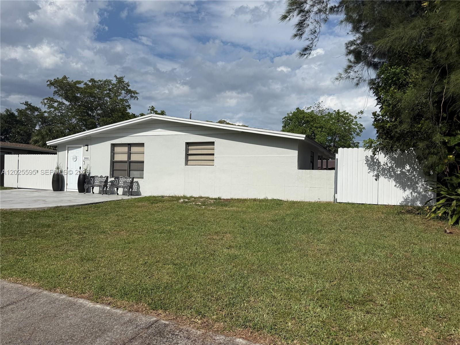3900 SW 60th Ave