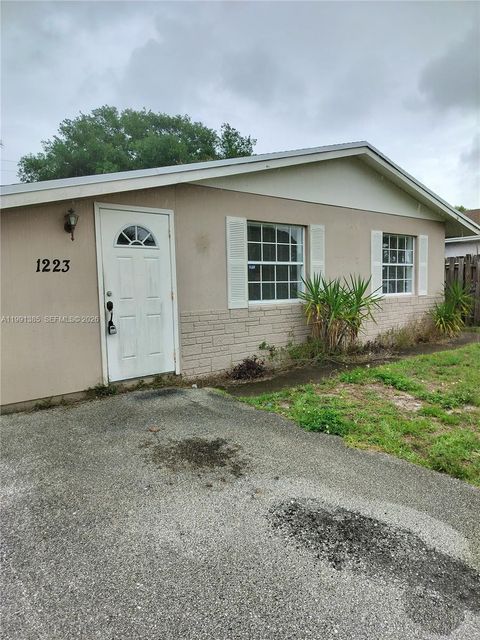 Photo of 1223 Cherokee St, Jupiter, FL 33458 (MLS # A11991385)