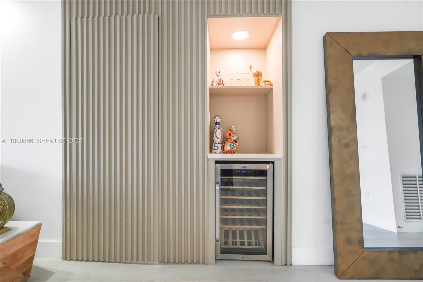 SUMMIT CONDO - Residential