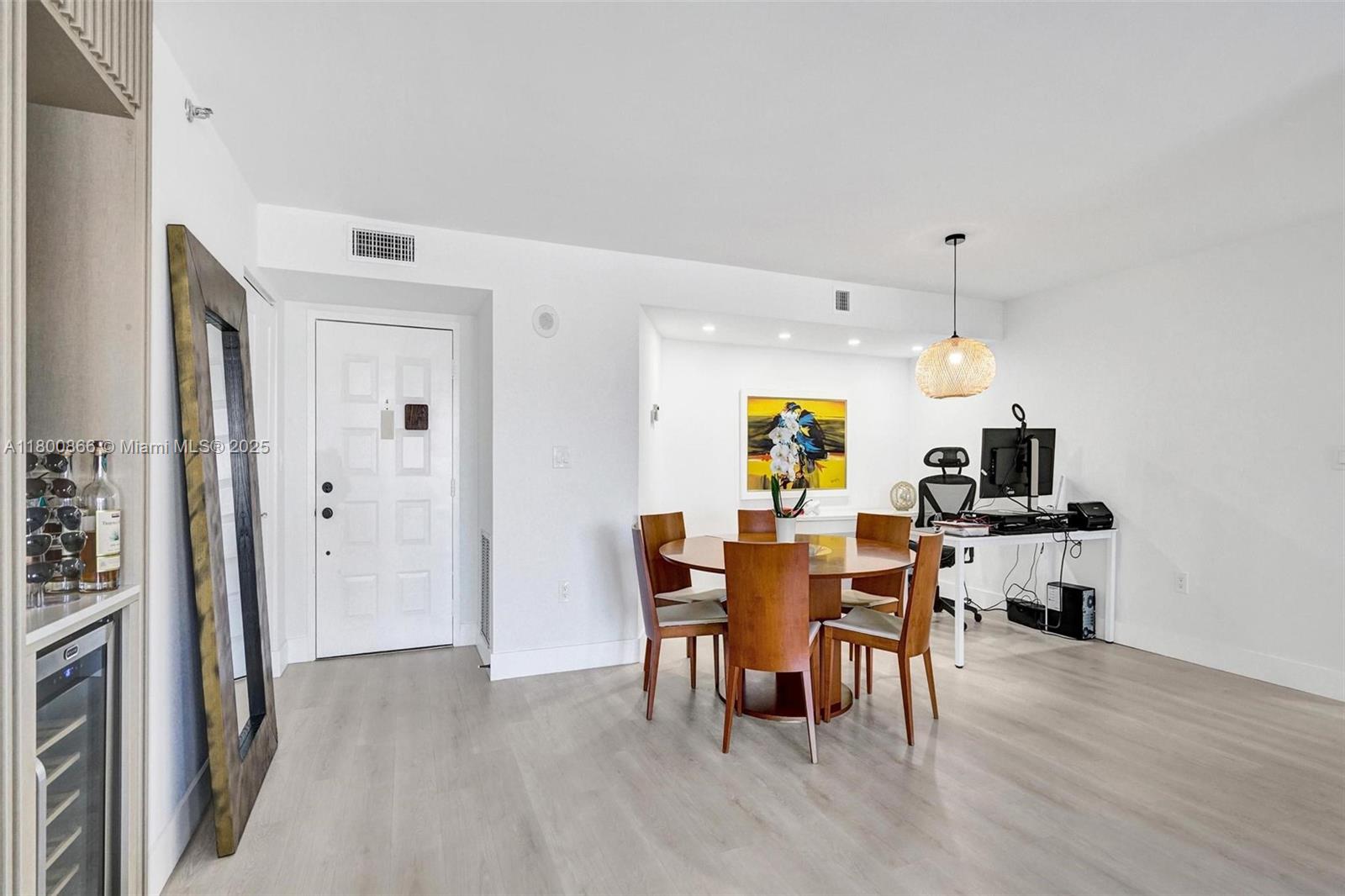 SUMMIT CONDO - Residential