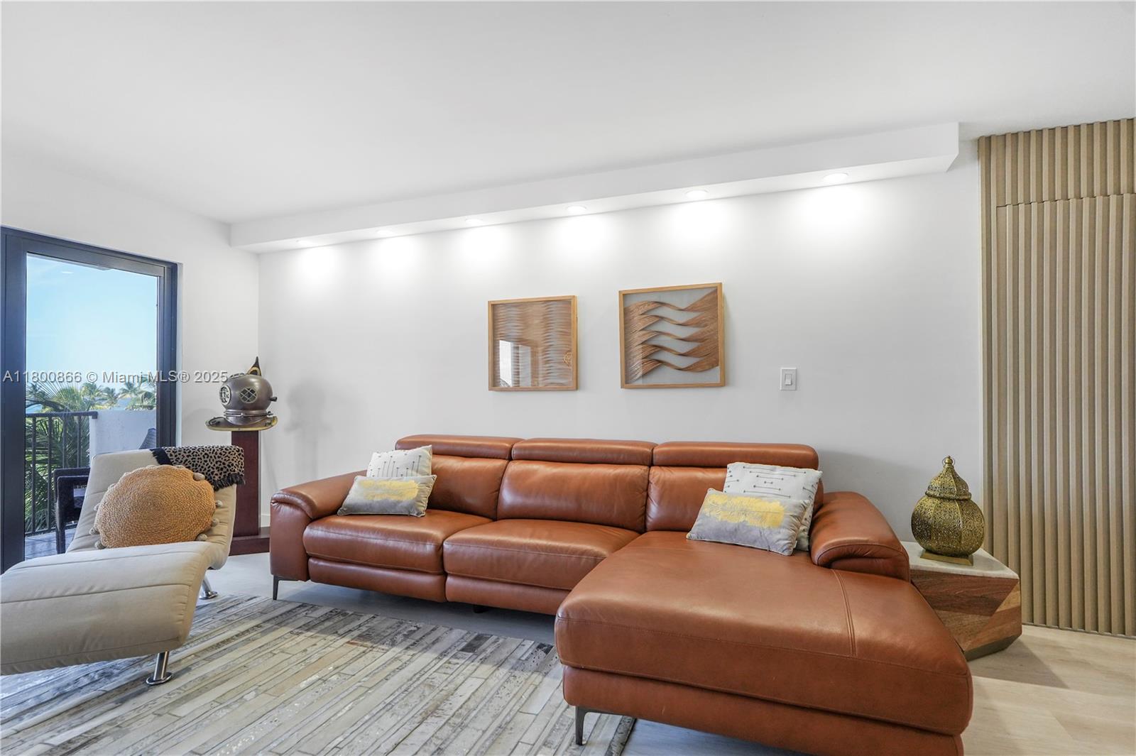 SUMMIT CONDO - Residential