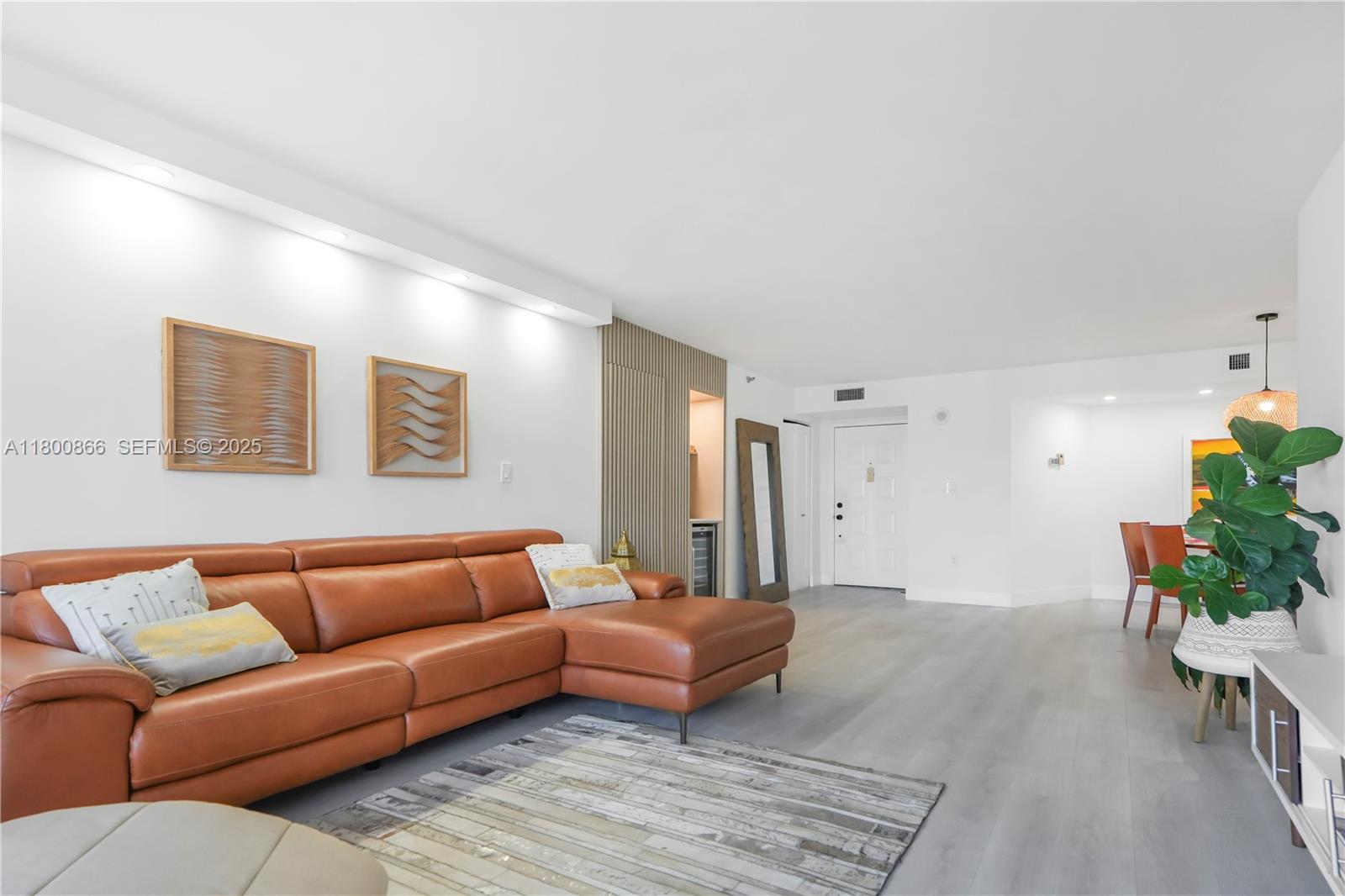 SUMMIT CONDO - Residential