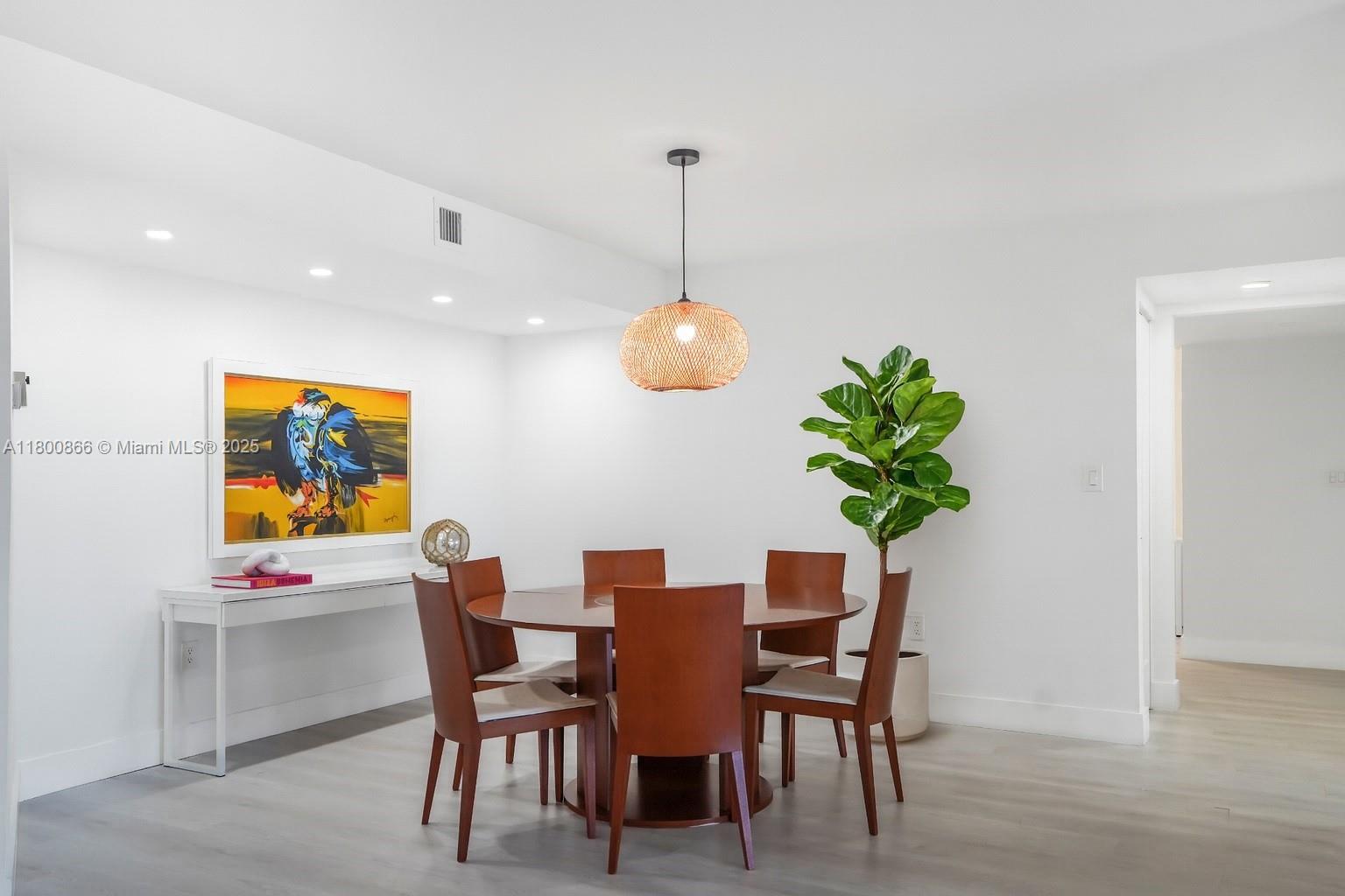 SUMMIT CONDO - Residential