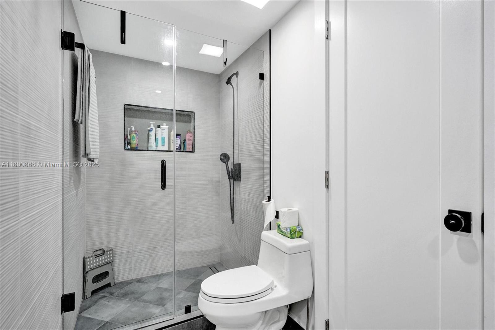 SUMMIT CONDO - Residential