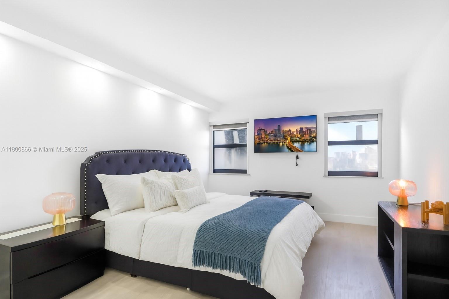 SUMMIT CONDO - Residential