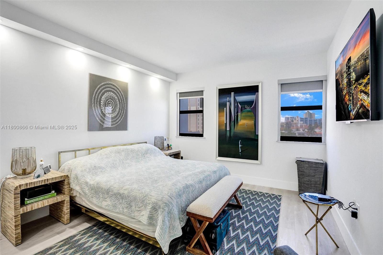 SUMMIT CONDO - Residential