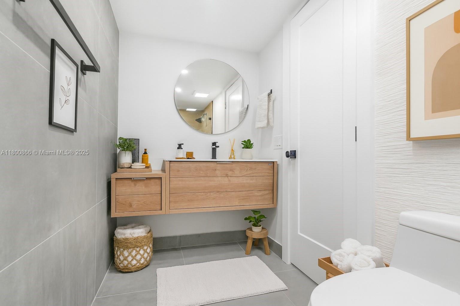 SUMMIT CONDO - Residential