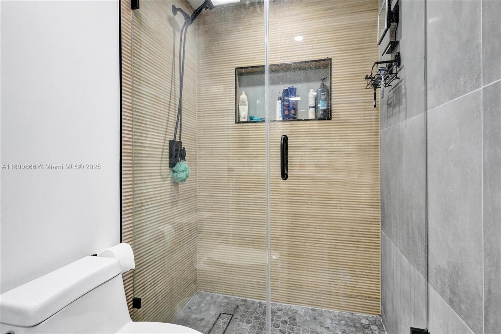 SUMMIT CONDO - Residential