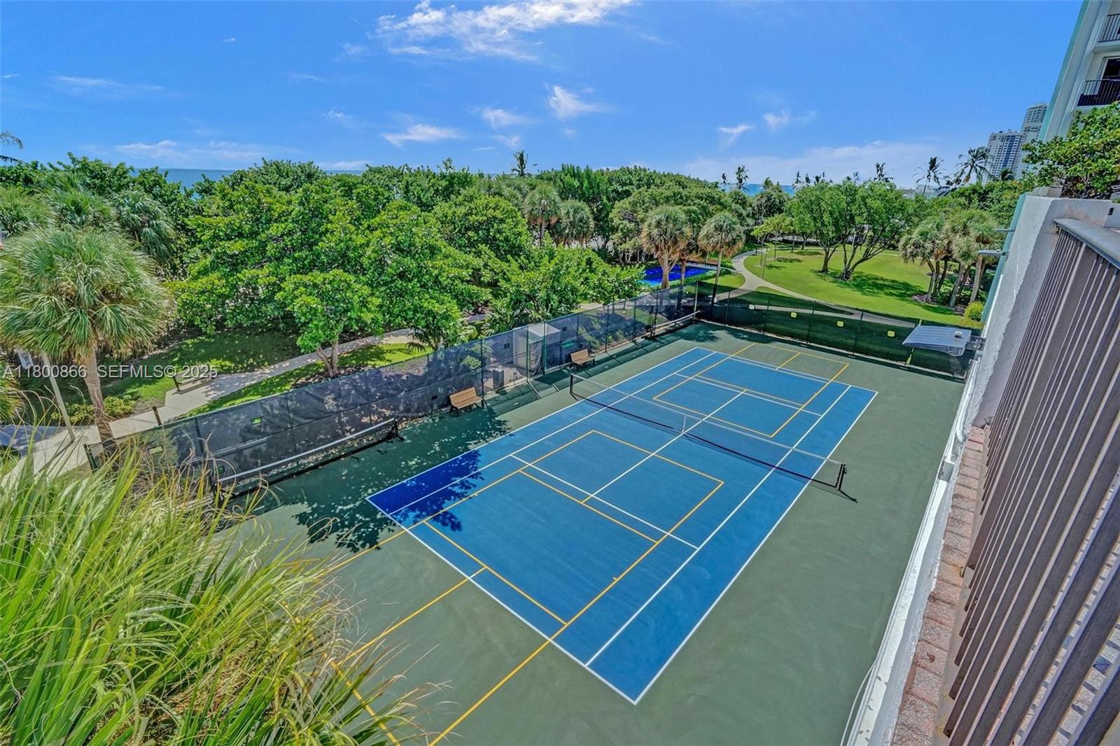 SUMMIT CONDO - Residential