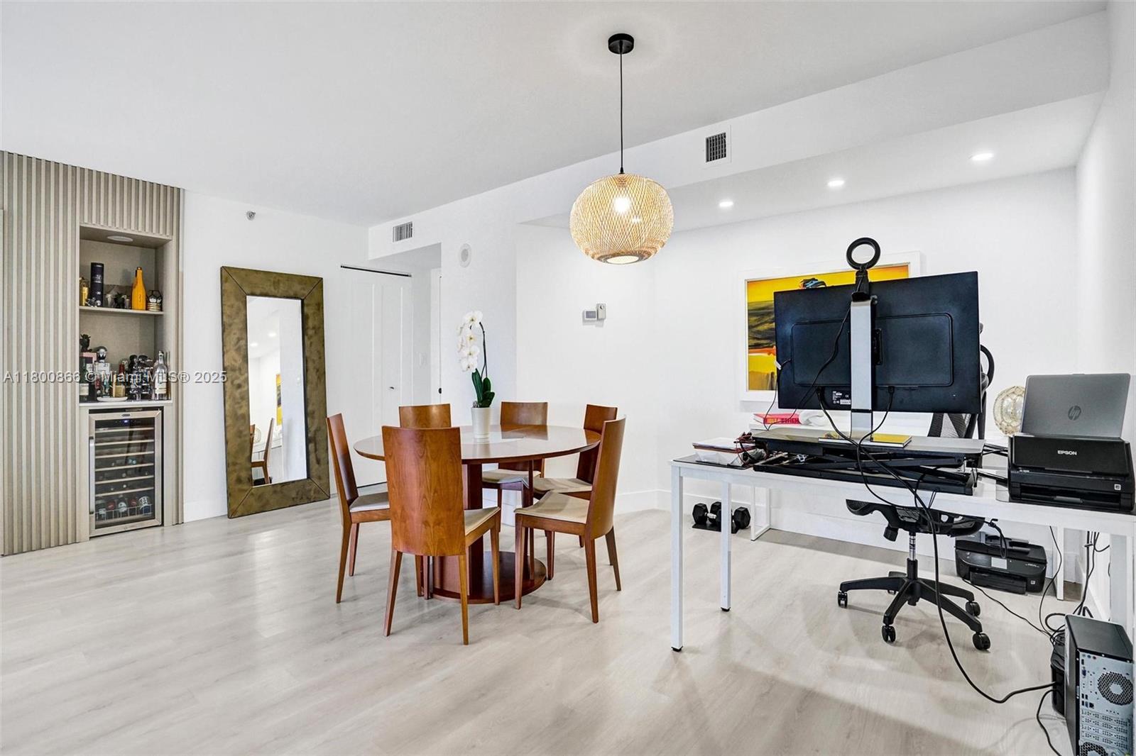 SUMMIT CONDO - Residential