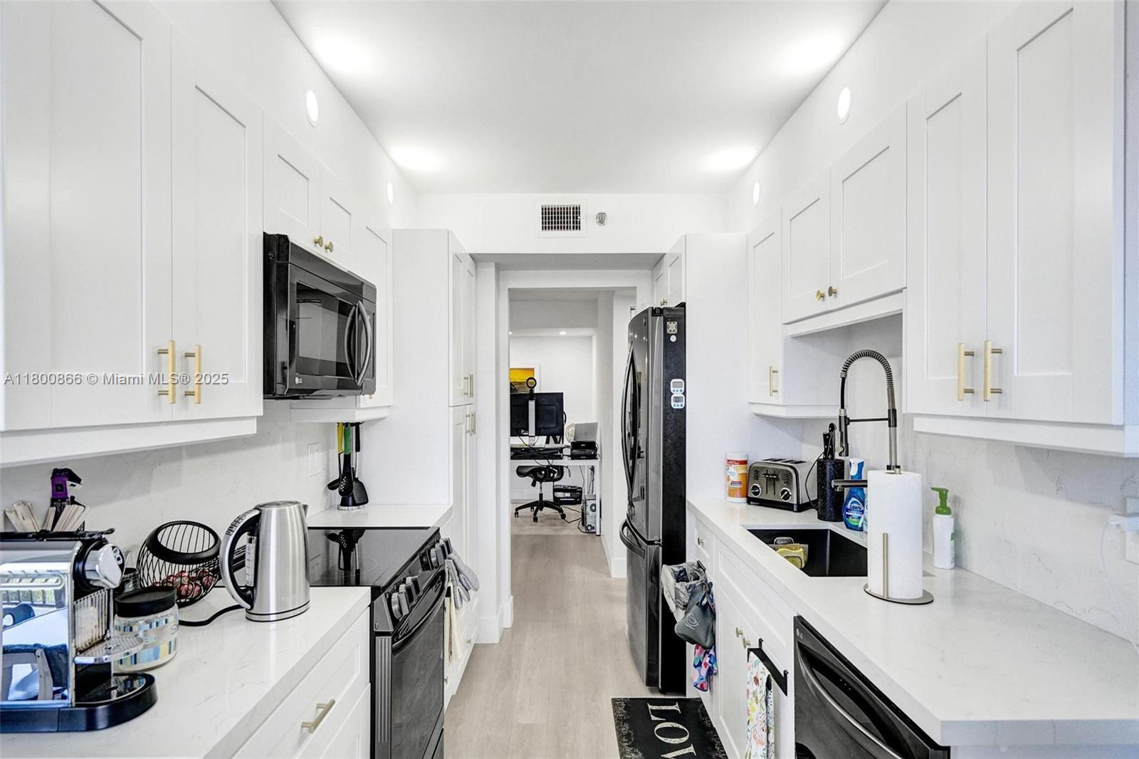 SUMMIT CONDO - Residential