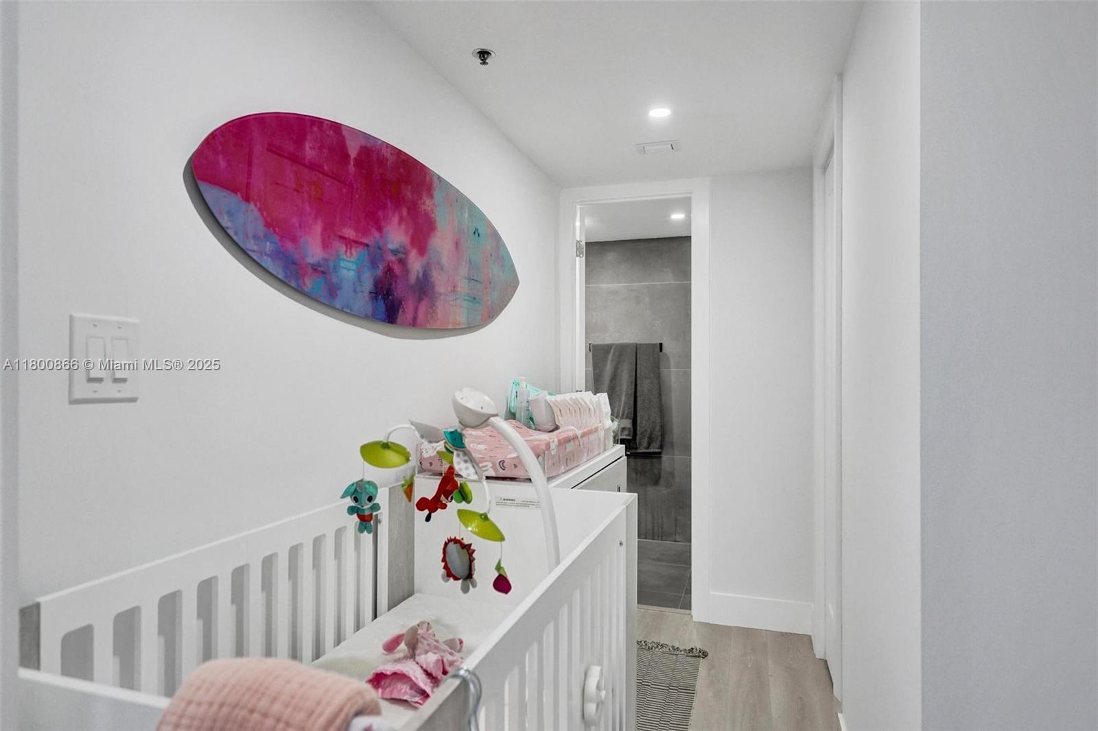 SUMMIT CONDO - Residential