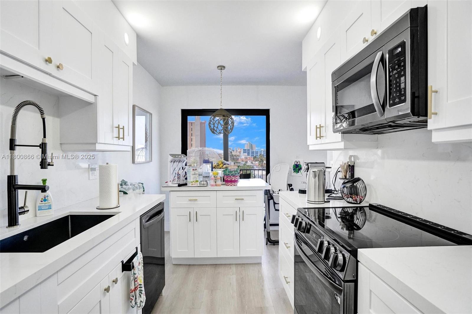 SUMMIT CONDO - Residential
