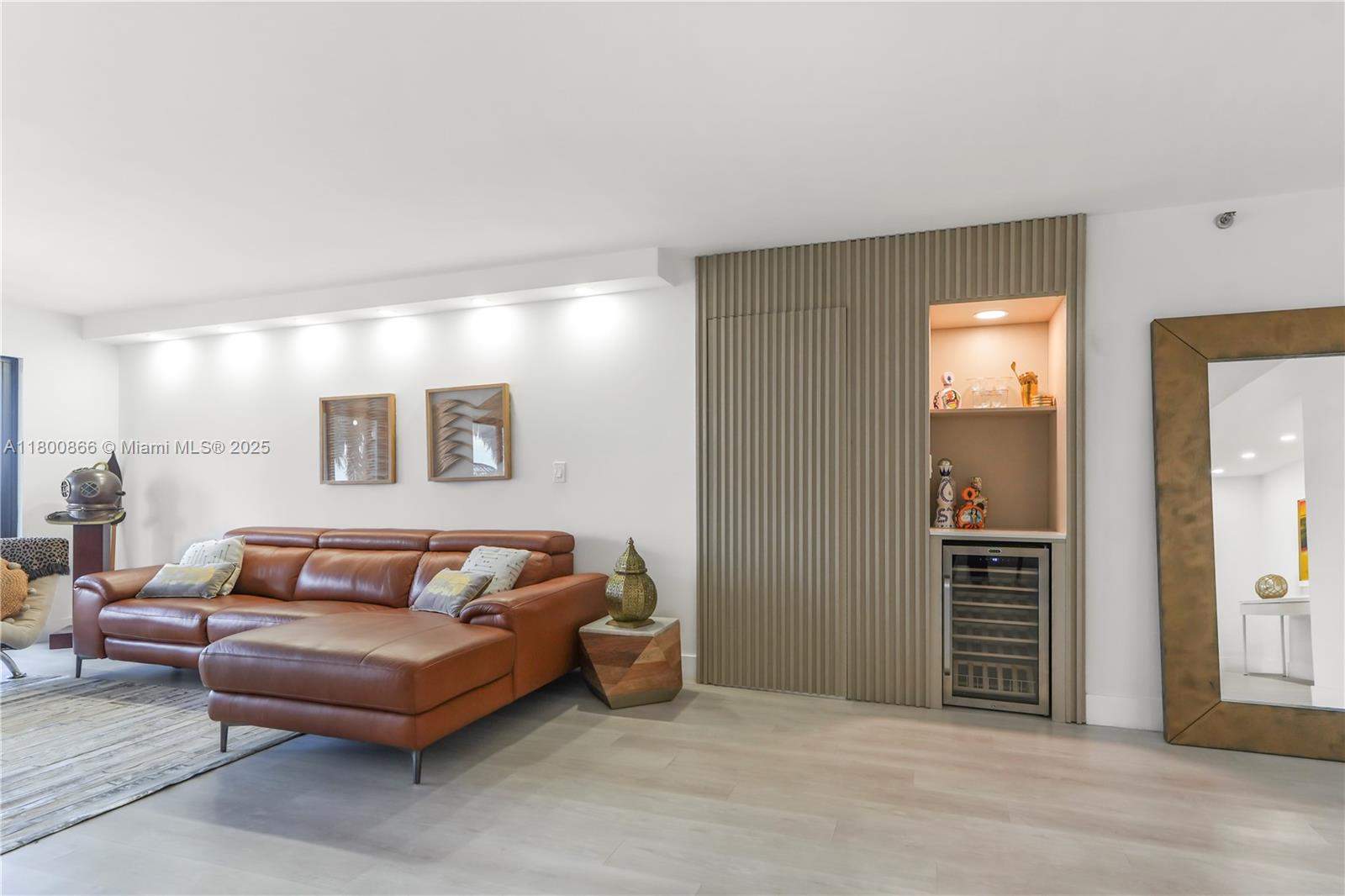 SUMMIT CONDO - Residential