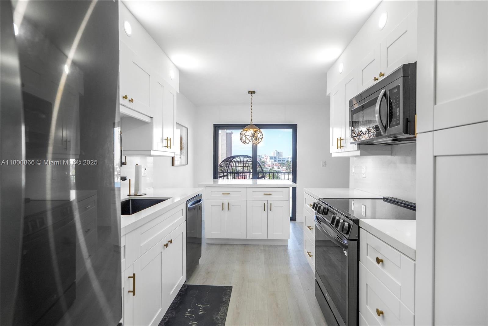 SUMMIT CONDO - Residential