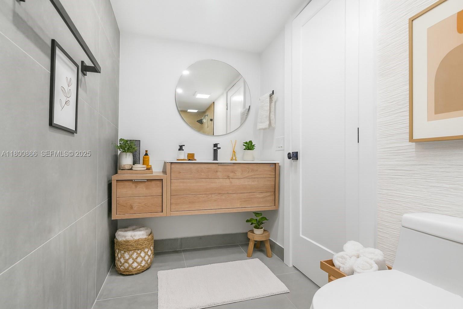 SUMMIT CONDO - Residential