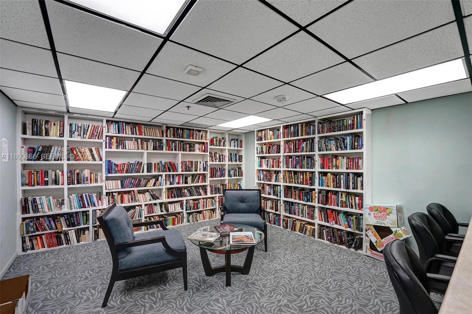 SUMMIT CONDO - Residential