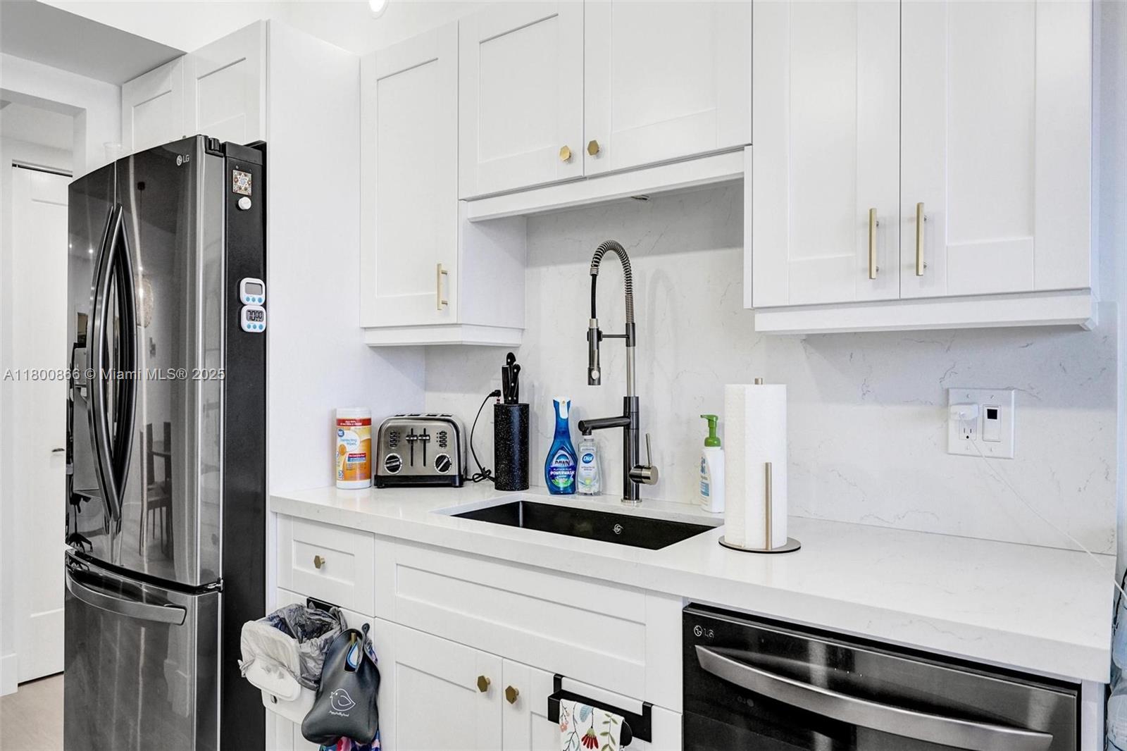 SUMMIT CONDO - Residential